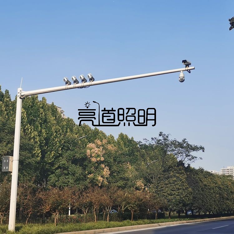 紅綠燈交通信號(hào)燈桿監(jiān)控立桿